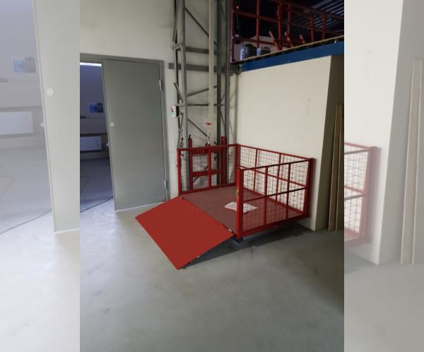 Грузовой лифт подъемник для склада